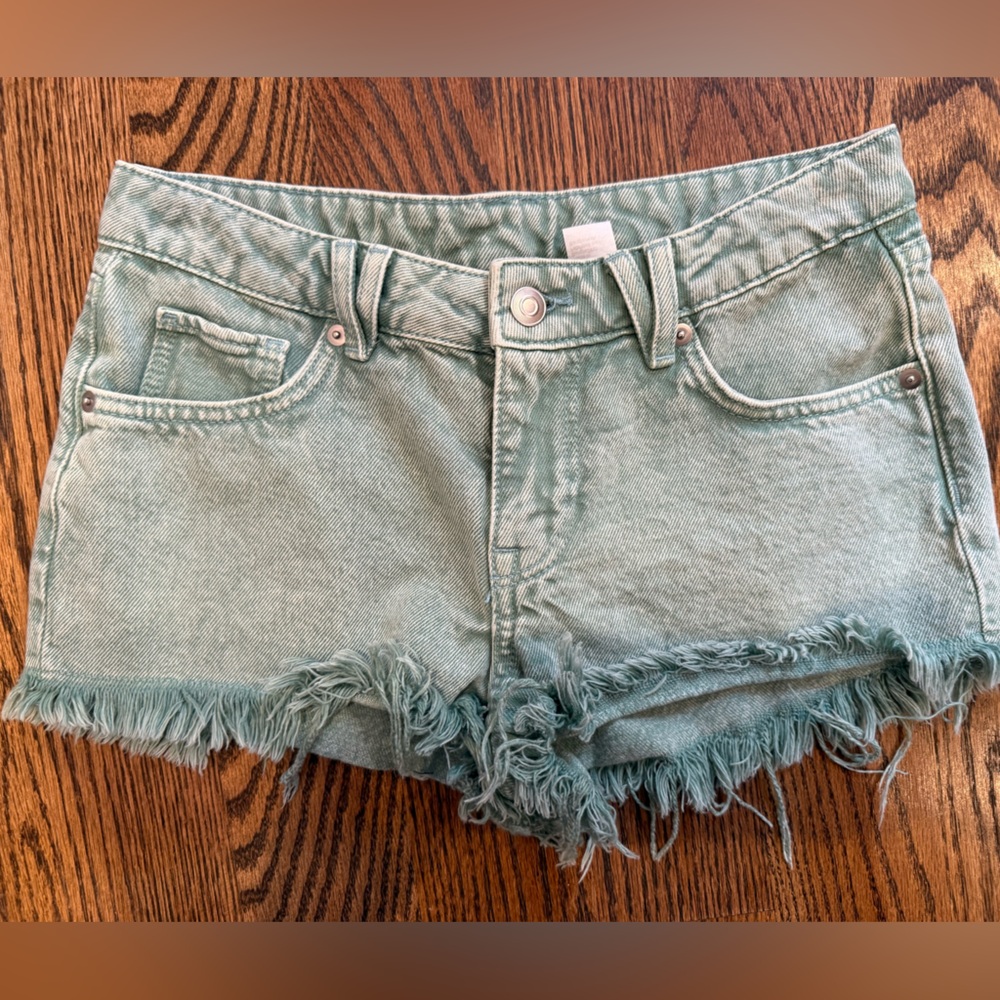 H&M green shorts
